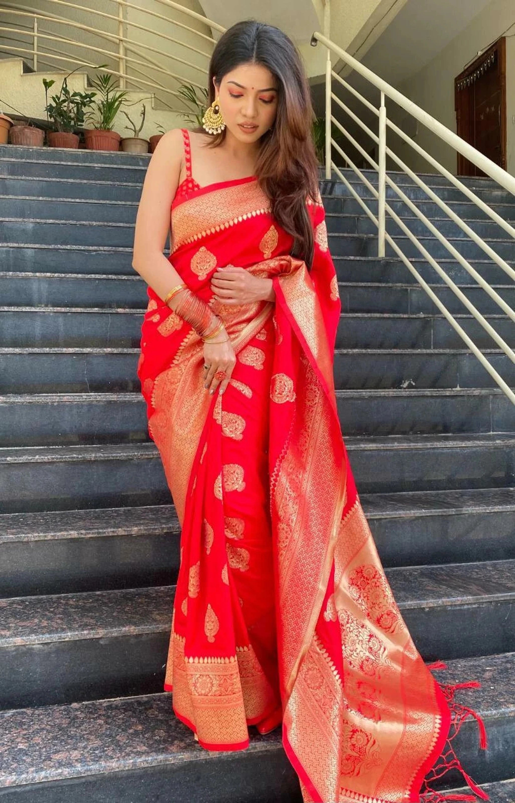 Sarisa Woven Banarsi Saree, Self Design, Embellished Banarasi Art Silk, Jacquard Saree (Red)