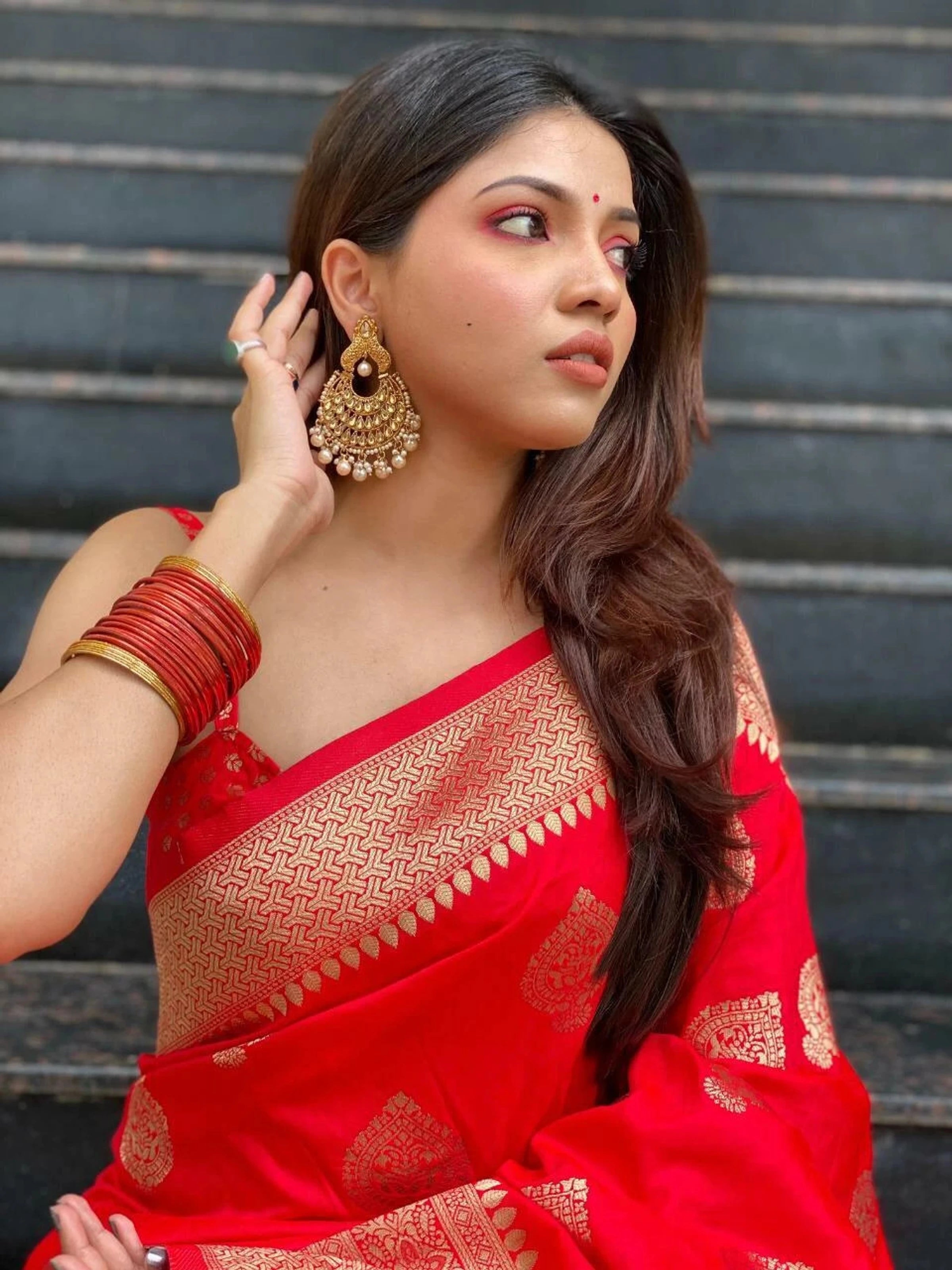 Sarisa Woven Banarsi Saree, Self Design, Embellished Banarasi Art Silk, Jacquard Saree (Red)