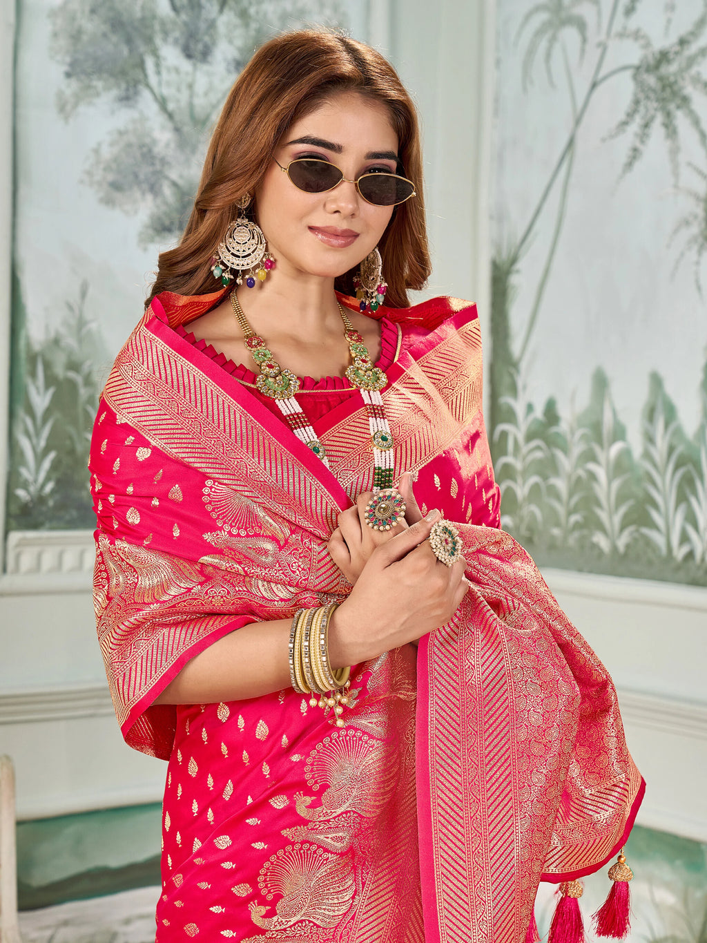 Mehrang Self Design Banarasi Silk Blend Saree with Unstitched Blouse (Red)